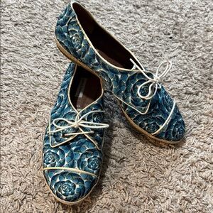 Tabitha Simmons Blue Coy Fish Sneakers - sz 36